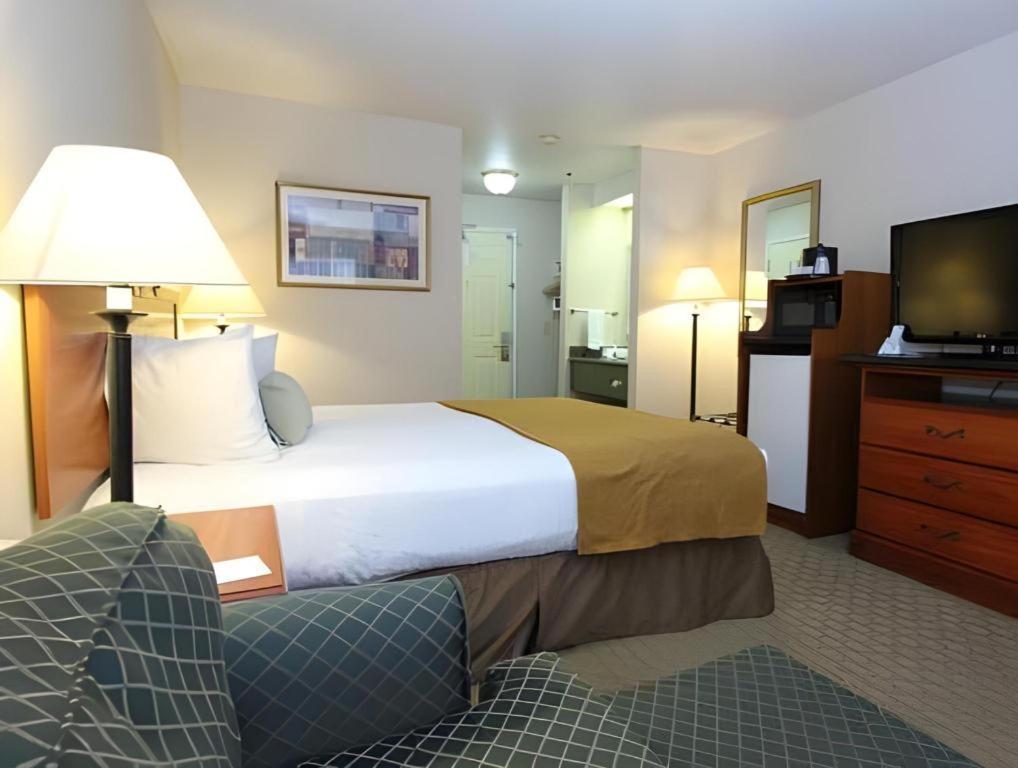 Best Western Plus Twin View Inn And Suites Redding Bagian luar foto